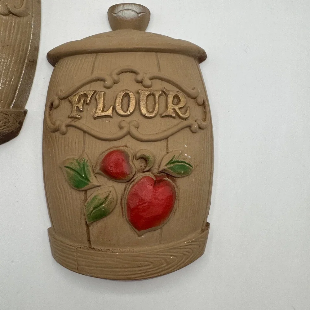 Sexton Wall Plaques Kitchen Brown 1967 Metal Sugar Flour Apple Barrels Vintage
